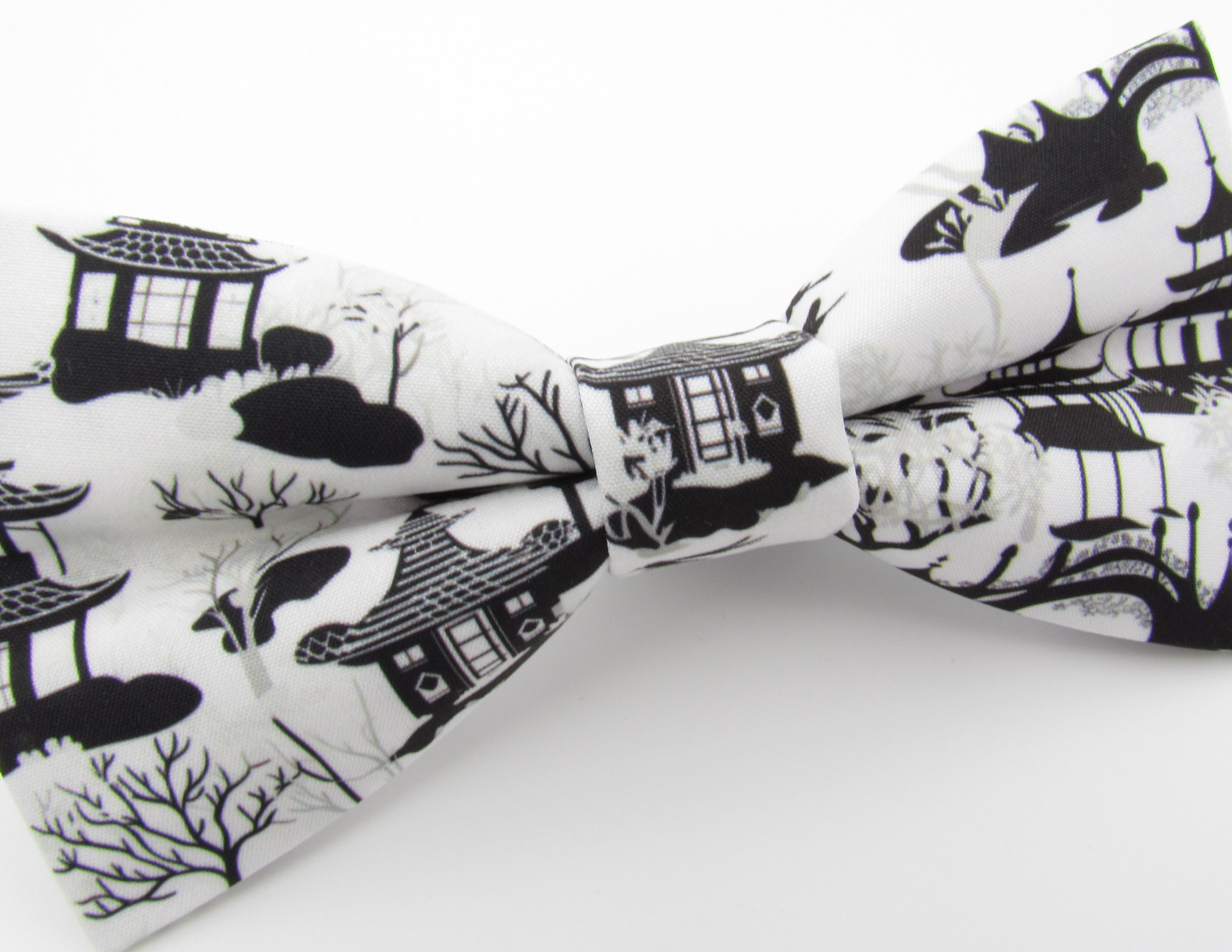 White and Black Chinoiserie Pattern Bowtie Set - Image 10