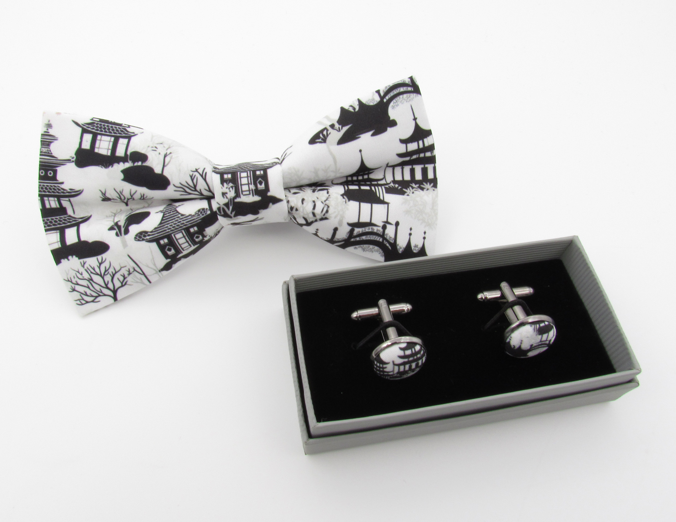 White and Black Chinoiserie Pattern Bowtie Set - Image 5
