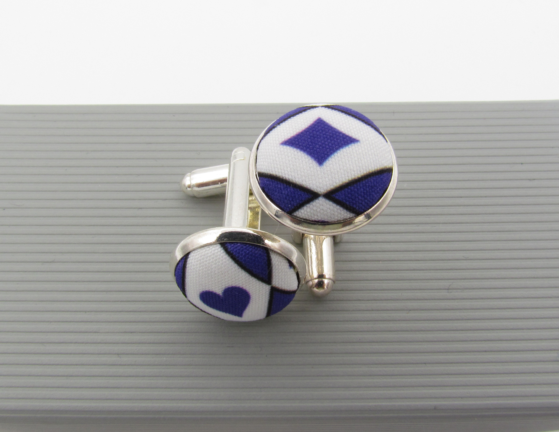 Purple Card Suit Patterned Bowtie Set - Image 11