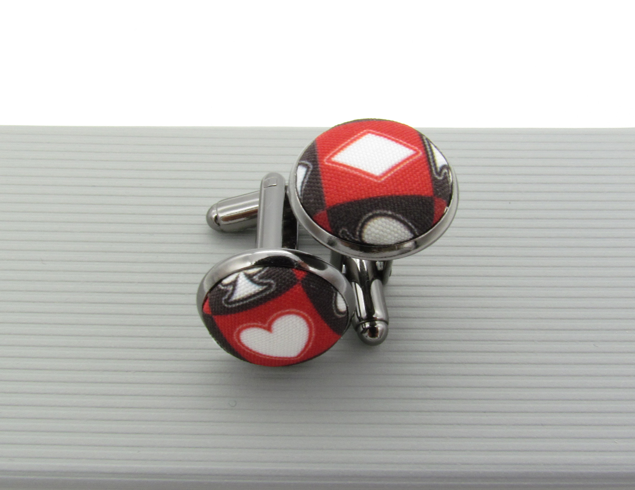 Red and Black Card Suit Patterned Bowtie Set - Image 11