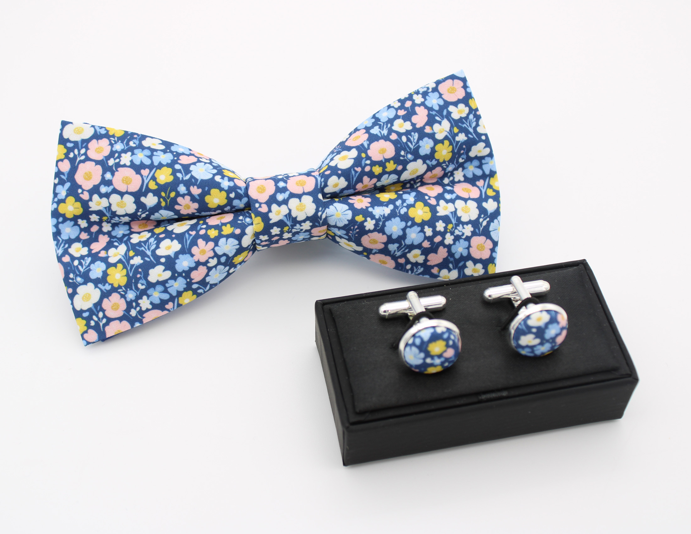 Blue Wildflower Print Bowtie Set - Image 4