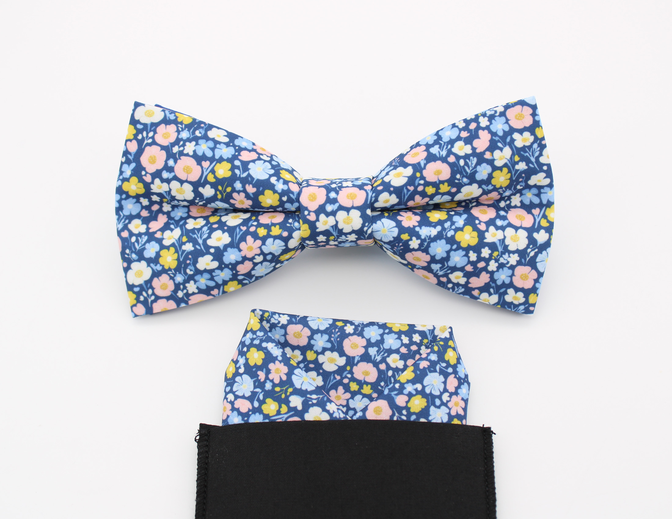 Blue Wildflower Print Bowtie Set - Image 5