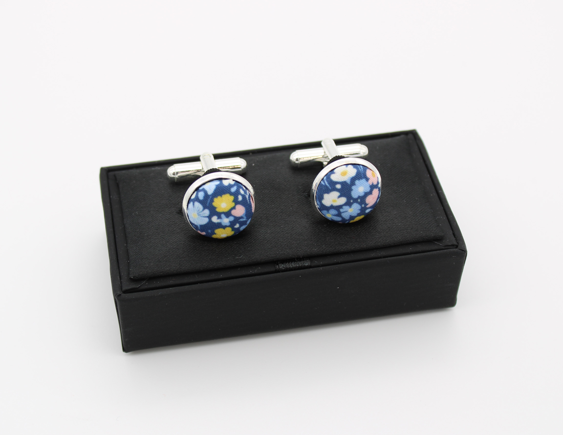 Blue Wildflower Print Bowtie Set - Image 3